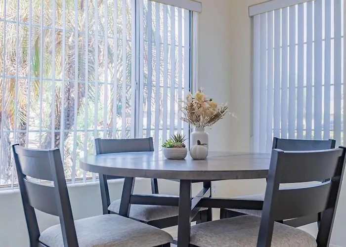 Modern House With Office Cornhole Near Freeways * Chandler